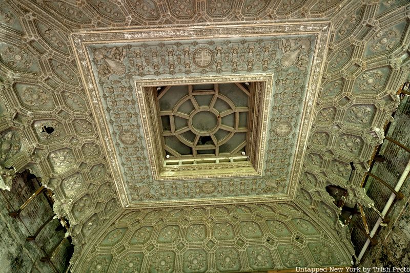 Van dyck room ceiling