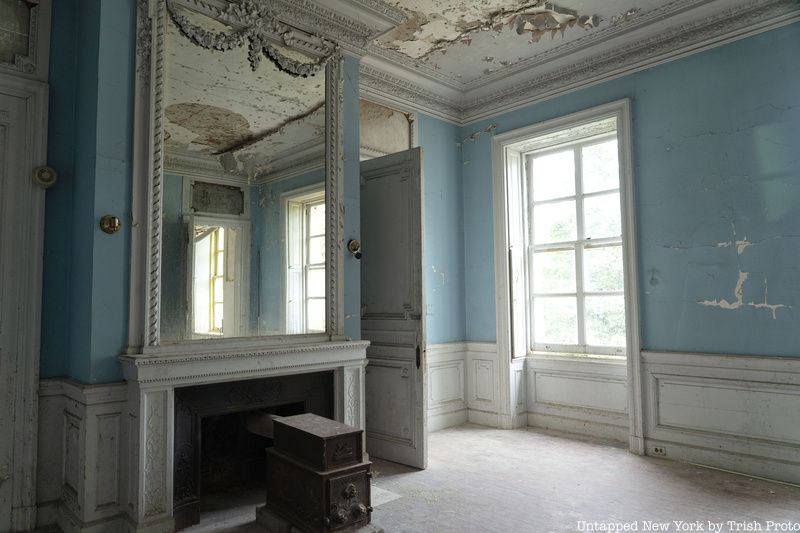 Lynnewood Hall bedroom