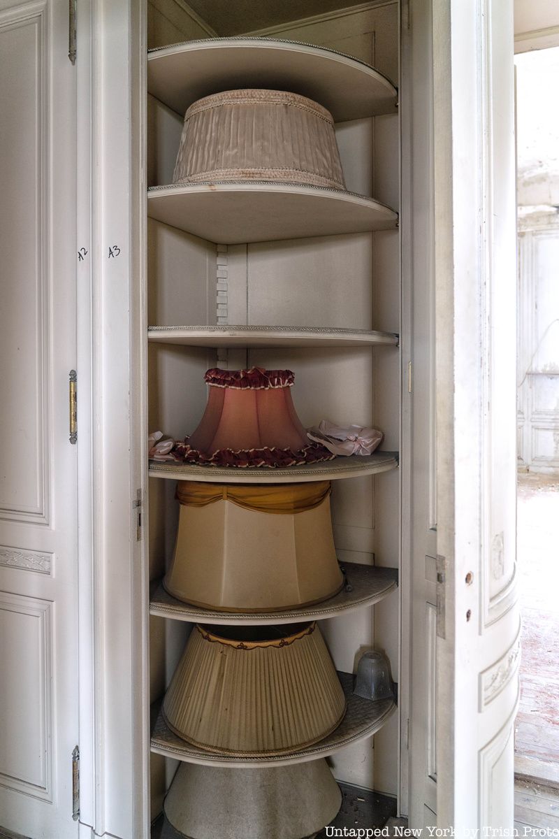 Lynnewood Hall hat closet