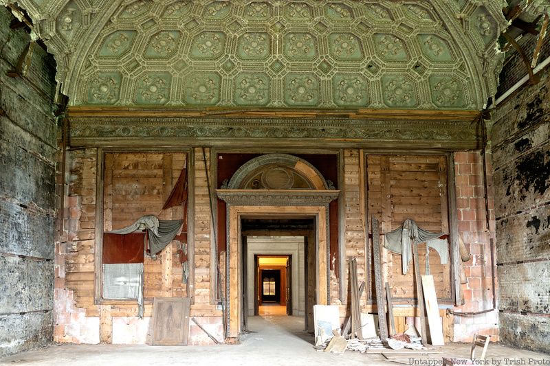 Van Dycke Gallery in Lynnewood Hall