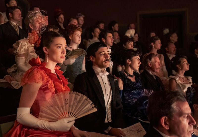 A crowd of theatergoers on the Gilded Age 