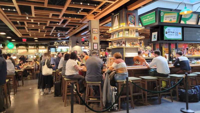 Bar at Moynihan Train Hall