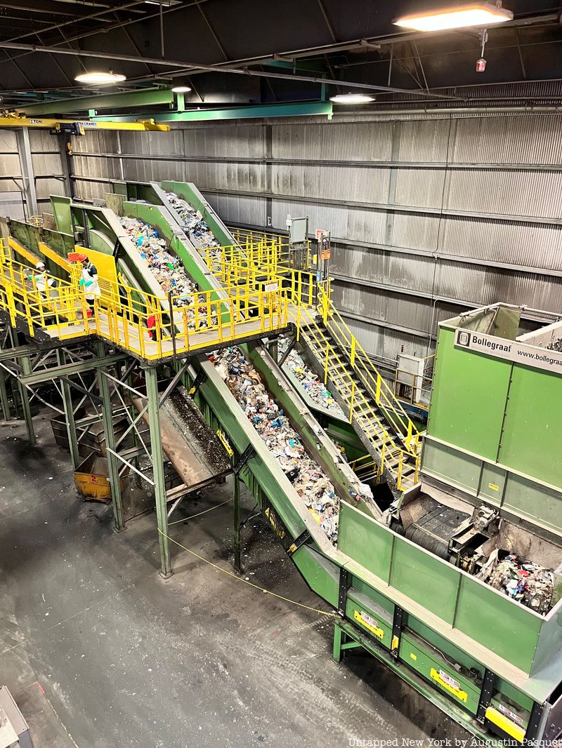 Recycling sorting machine