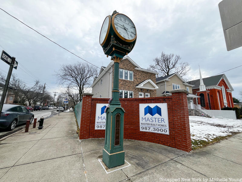 Sidewalk clock in Tottenville