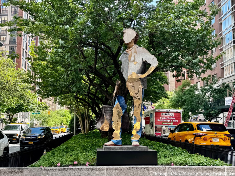 Travelers sculpture on Park Avenue