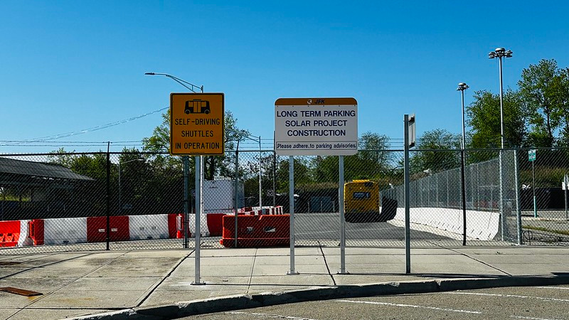 Self driving shuttle sign