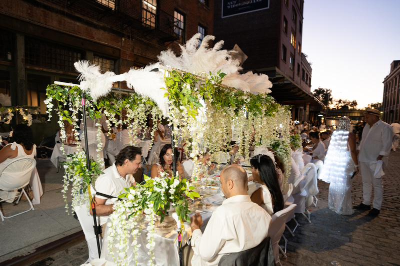 Diner en Blanc Table setting