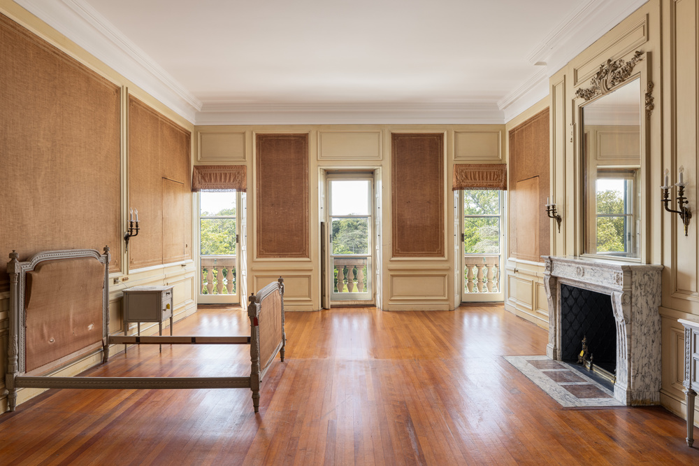 The Breakers third floor bedroom