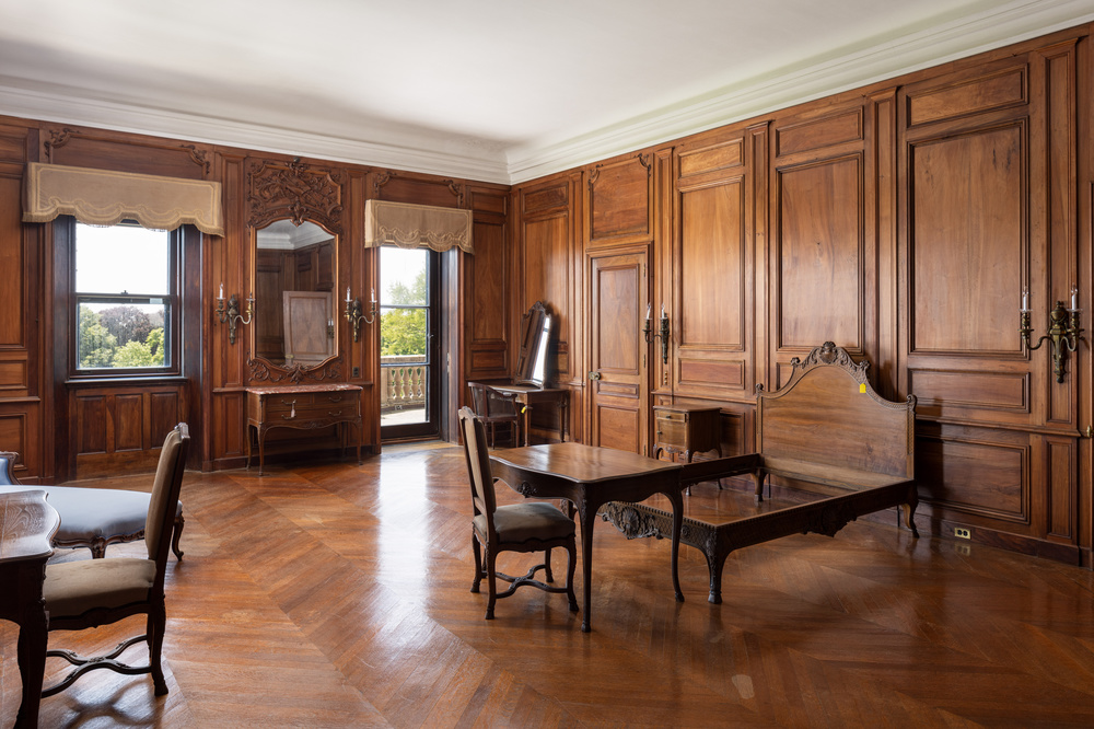 The Breakers third floor bedroom