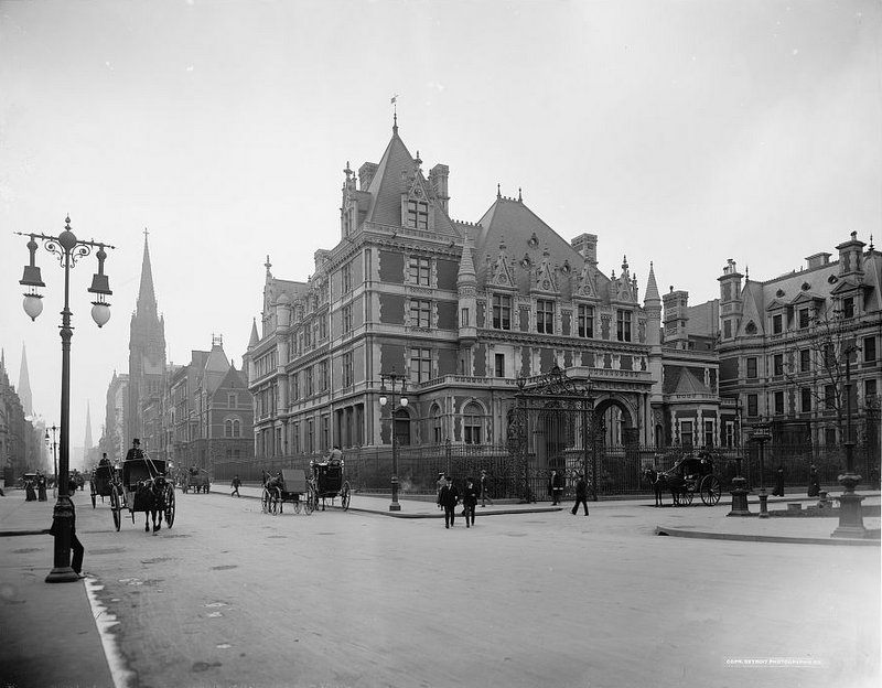 Fifth Ave Gilded Age Mansions Tour