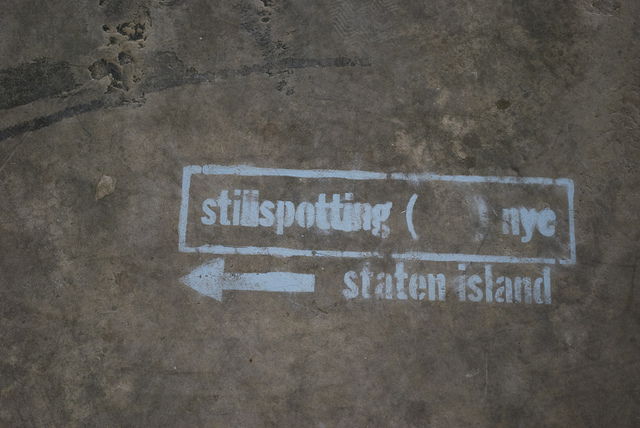 stillspotting sidewalk sign