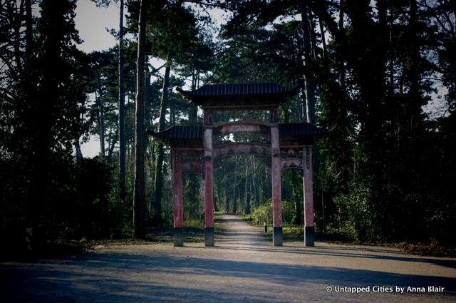 Torii Gate at the Entrance to the Jardin d'Agronomie Tropicale