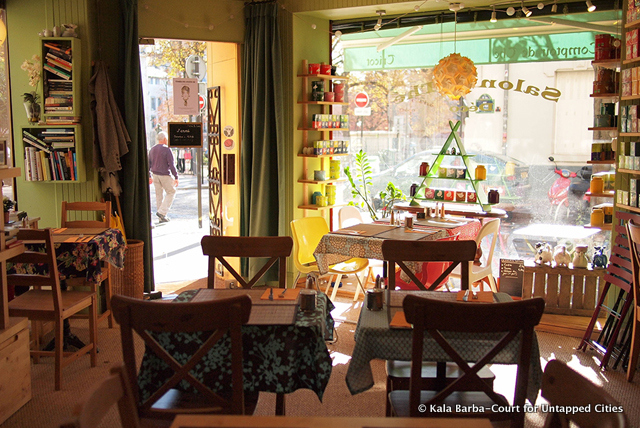 The cozy interior of the teahouse/yarn shop L'OisiveThé
