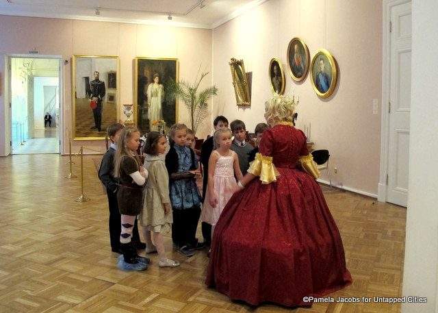 Russian school children live and learn history at the palace