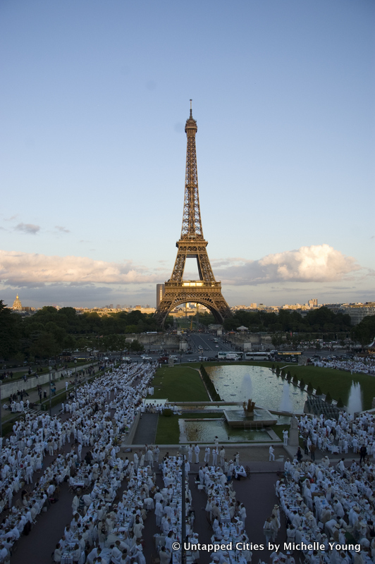 2013 Diner en Blanc Paris Eiffel Tower-Tracadero-Cour Caree du Louvre-011