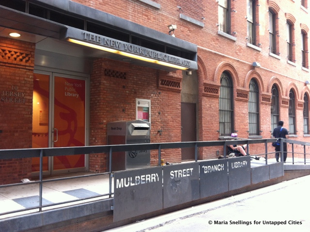 Mulberry_Branch_NY_Public_Library_1
