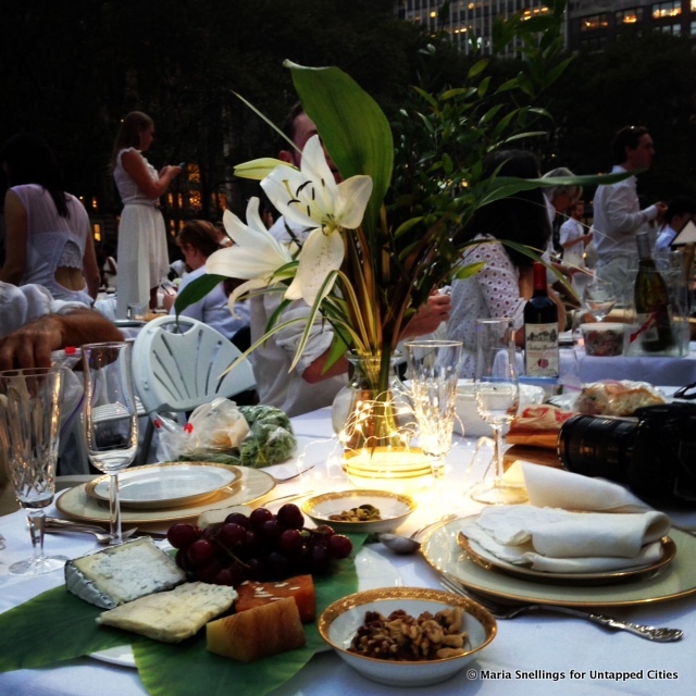 2013 NYC Diner en Blanc-Bryant Park-White Dinner-Flash Mob-September-Table Settings-2