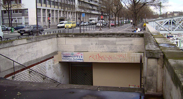 Arsenal Metro-Abandoned-Entrance-Quai-Seine-Bastille