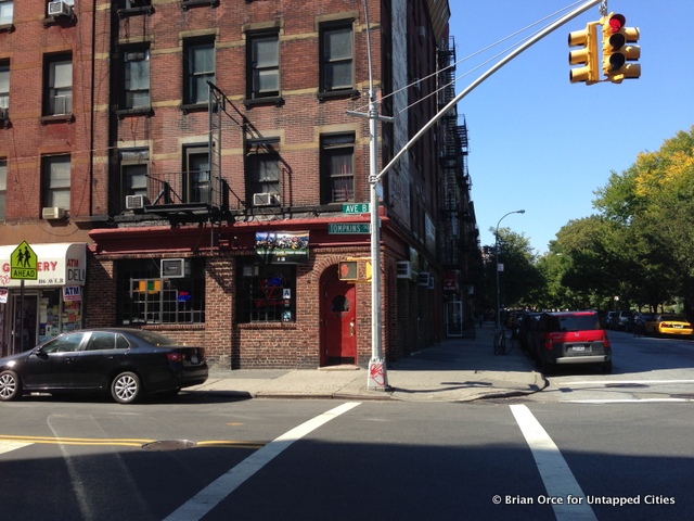 Horseshoe Bar-East Village-Alphabet City-NYC-7th Street-Avenue B-Godfather-Crocodile Dundee-004