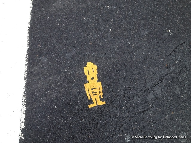 Stikman_Yellow-Robot-Street-Art_Lincoln-Center_New-York-City-Untapped Cities