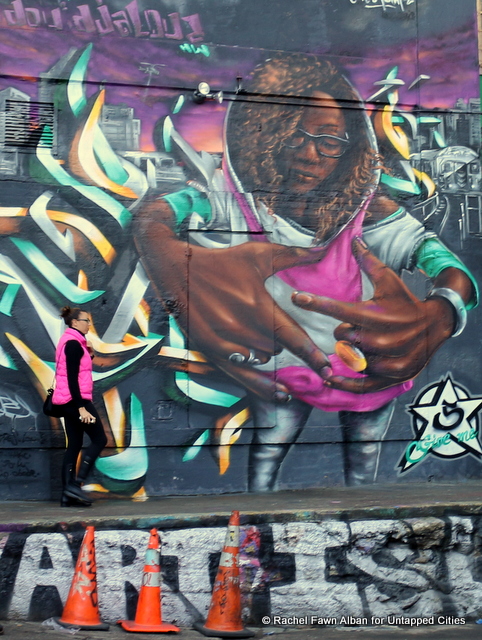 “Art is Life”, and even wears a coordinating outfit! Mural by French artists Djalouz and Doudou.