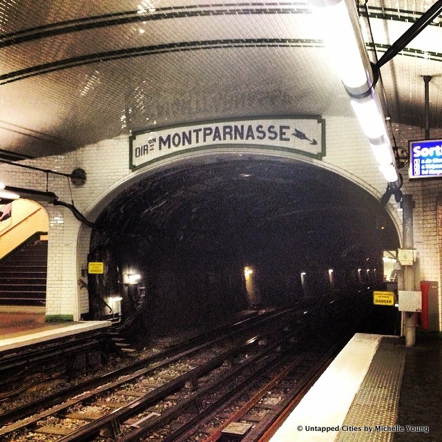 Nord-Sud Paris Metro Line 12-Direction Montparnasse