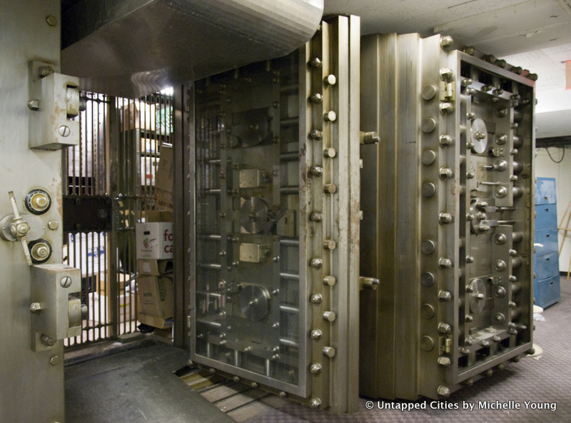 Safety Deposit Graveyard-Woolworth Building-Interior-Irving National Bank-Vault-Cass Gilbert-NYC_3