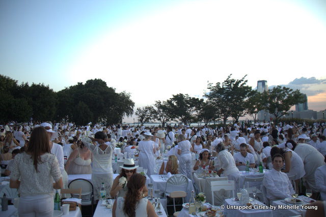 NYC Diner en Blanc-2014-Nelson A Rockefeller Park-Battery Park-White Dinner-Pop Up-Flash Mob-002
