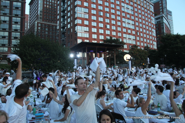 NYC Diner en Blanc-2014-Nelson A Rockefeller Park-Battery Park-White Dinner-Pop Up-Flash Mob-005