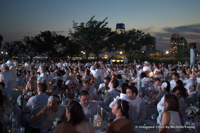 NYC Diner en Blanc-2014-Nelson A Rockefeller Park-Battery Park-White Dinner-Pop Up-Flash Mob-010