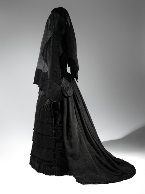 Metropolitan Museum of Art-Death Becomes Her-A Century of Mourning Attire-Dress-3