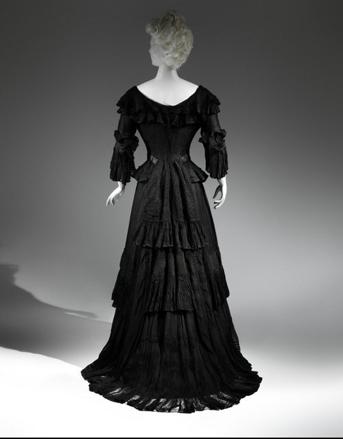 Metropolitan Museum of Art-Death Becomes Her-A Century of Mourning Attire-Dress-6