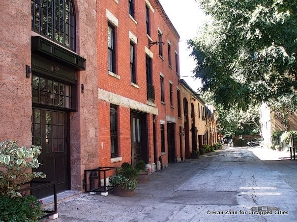 Grace Court Alley-Brooklyn Heights-One Block Street-Carriage Mew-NYC-001