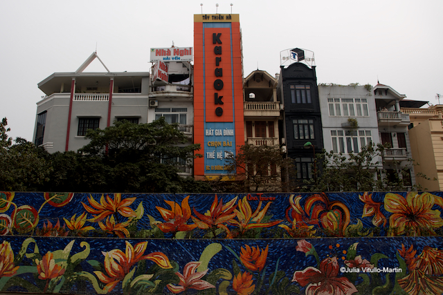 Hanoi's ceramic mosaic mural on the Red River's old dyke is the world's largest, says Guinness.