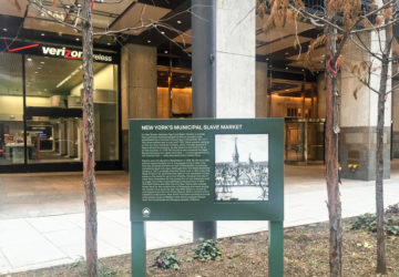 plaque commemorating New York's slave market