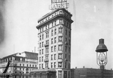 The lost Pabst Hotel in Times Square