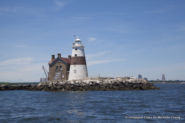 Execution Rocks Lighthouse-Long Island Sound-Bronx-Sands Point-Great Neck-Port Washington-Tour