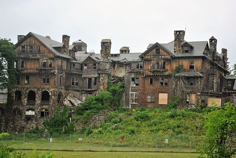 Inside The Abandoned Campus Of The Bennett School For Girls In