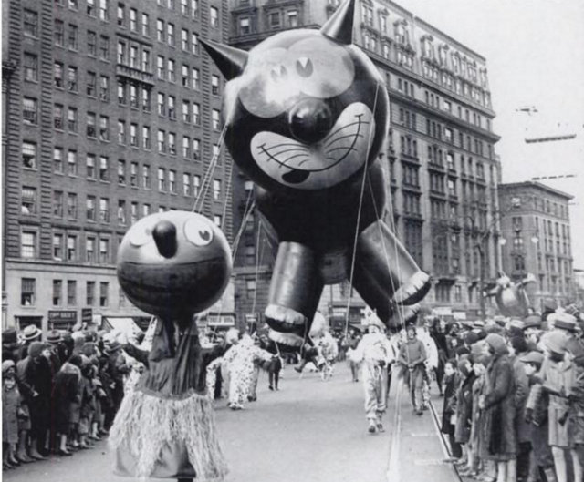 Felix the Cat at the 1927 Macy's Thanksgiving Day parade balloon