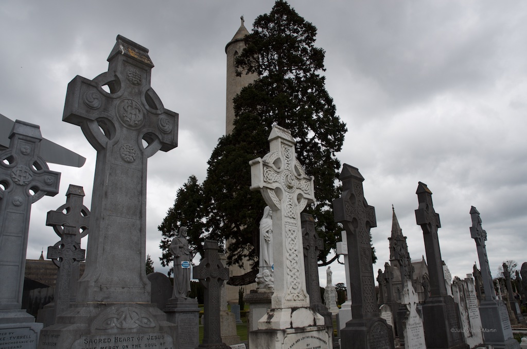 Glasnevin Cemetery holds the graves of many Irish revolutionaries, though not of the leaders of the Rising.