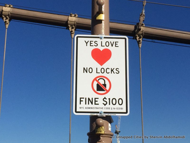 no-locks-yes-lox-fine-100-brooklyn-bridge-love-locks-nyc-003