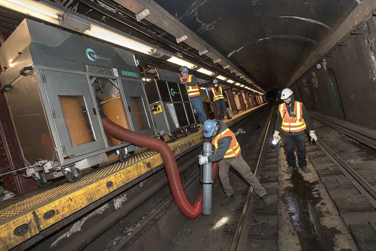 Cities 101 MTA Tests New "Vakmobile" Vacuum for Track Cleaning