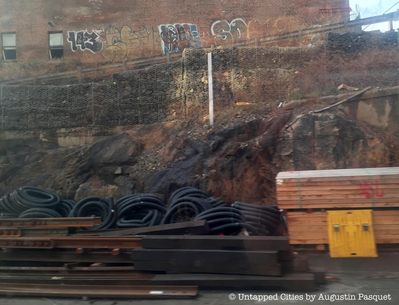 Penn Station-Amtrak Tunnels-Manhattan Schist-Exposed-Bedrock-NYC (1)
