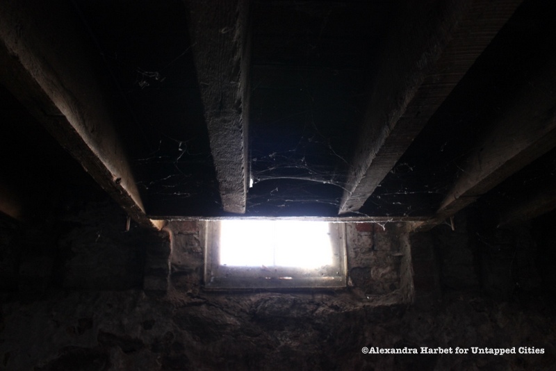 Poe-Cellar Window-Philadelphia-Untapped Cities-Alexandra Harbet