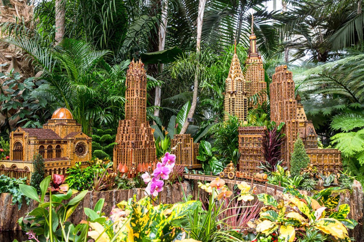 Nyc S New York Botanical Garden Holiday Train Show Returns For Its