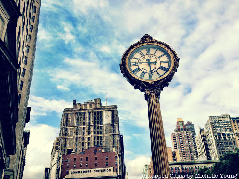 200 Fifth Avenue clock