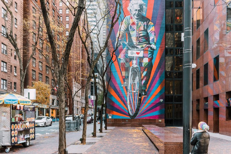 A Colorful New Mural Is Up Now On The Corner Of This 5th Avenue Building -  Secret NYC