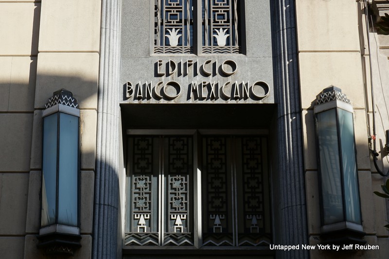 Entrance ot Edificio Banco Mexicano