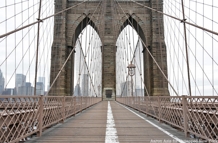 Empty Brooklyn Bridge in Coronavirus