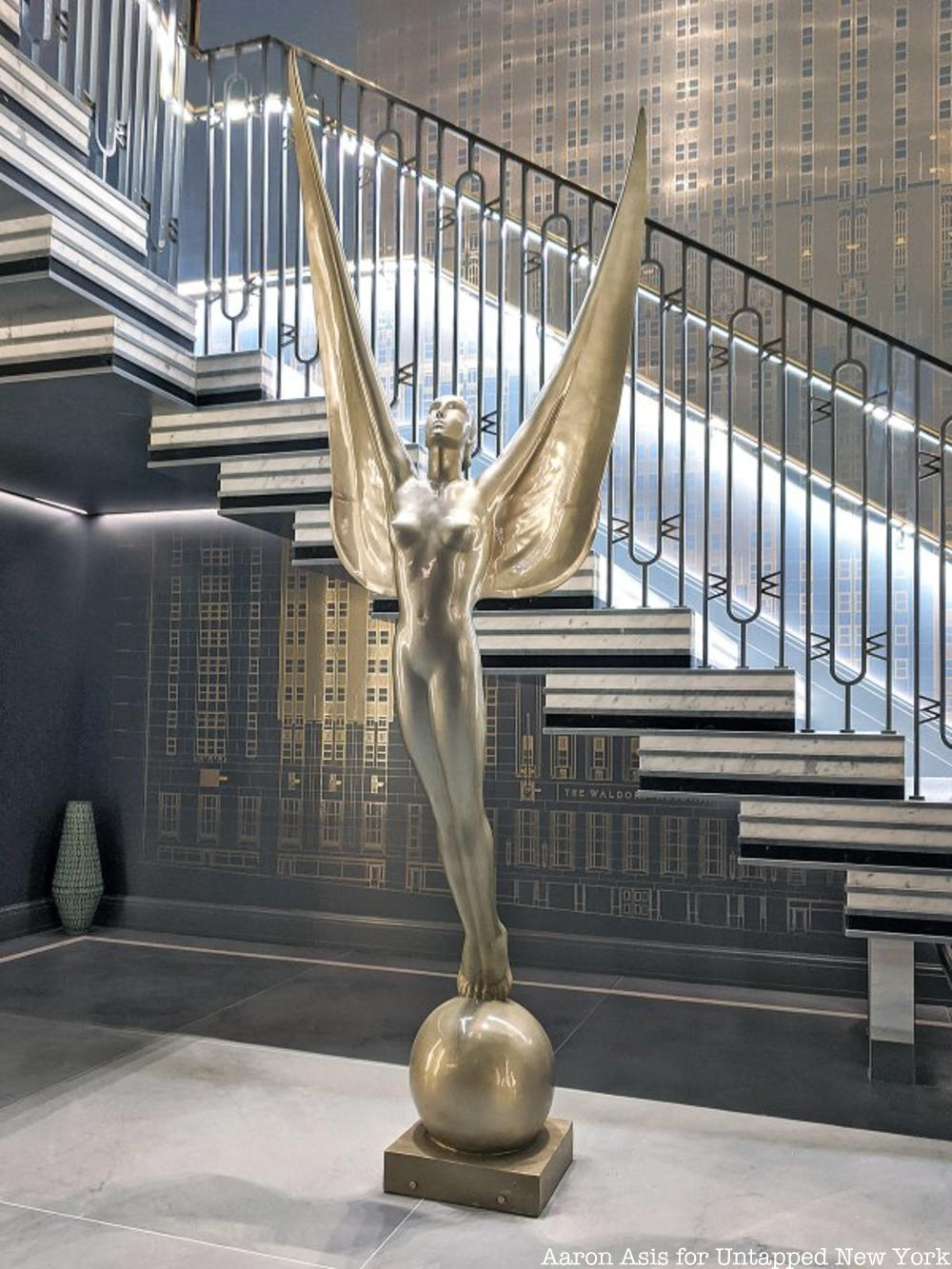 Sculpture in Waldorf Astoria Residences welcome gallery
